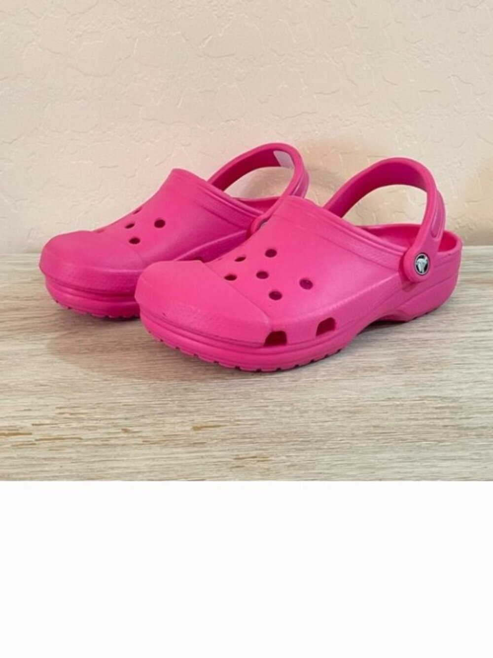 Women's Crocs Shoes Small 6 7 Bright Pink Mules